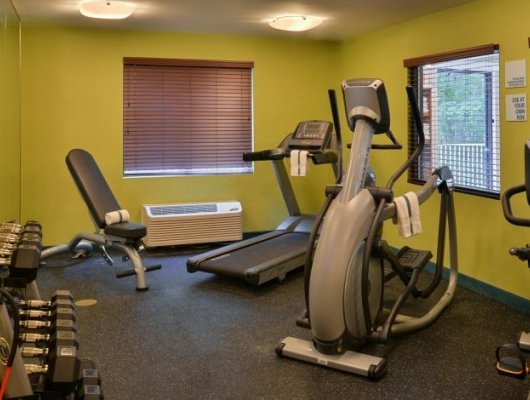 hotel fitness center 